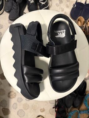 Sorel Black Chunky Platform Strap Sandals